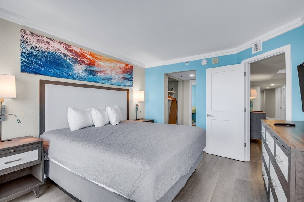 Condo, 3 Bedrooms, Balcony, Beachfront (1253)