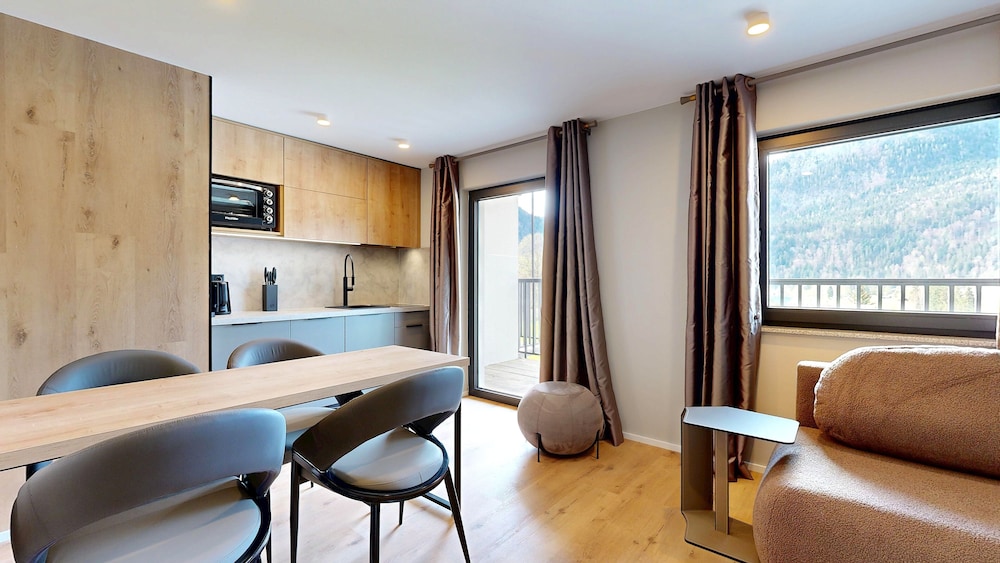 Signature Apartment, Mountain View photo 2