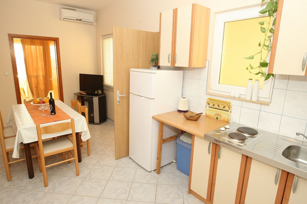 Apartment (Mladen - family friendly & amazing lo)