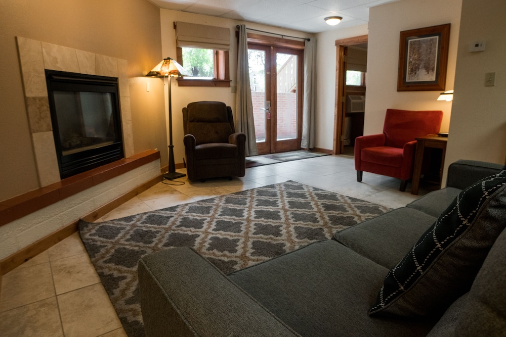 Basic Apartment, 2 Bedrooms, Pet Friendly