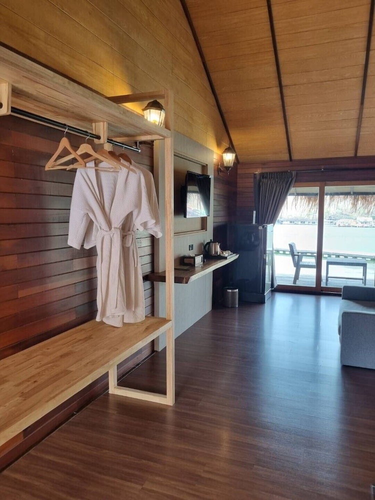 Maldives Deluxe See View - Photo 13