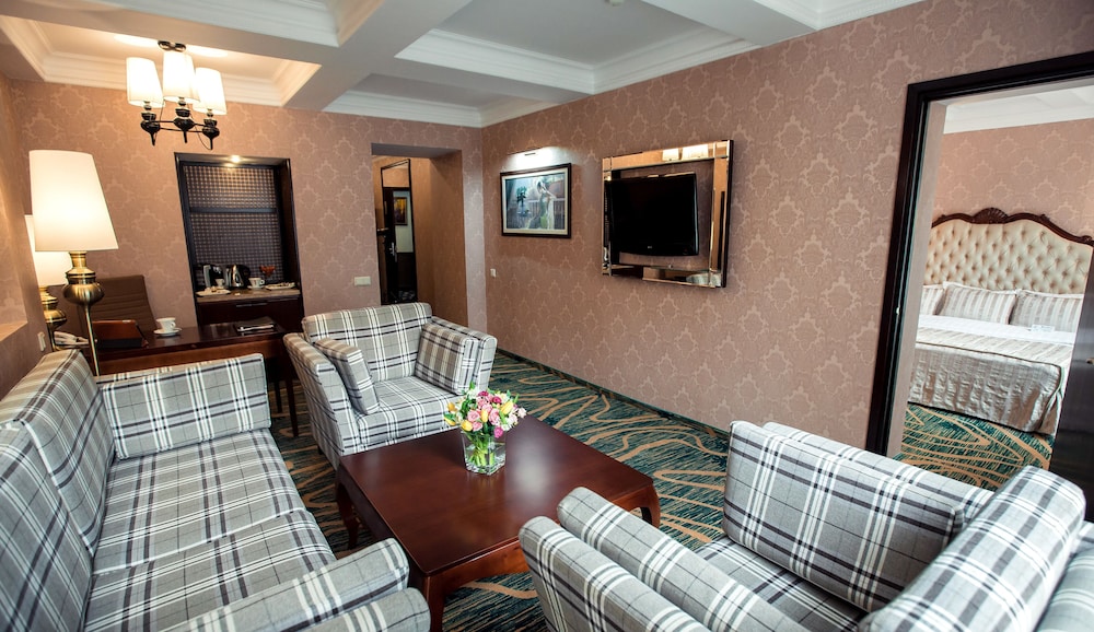 Suite - Photo 7