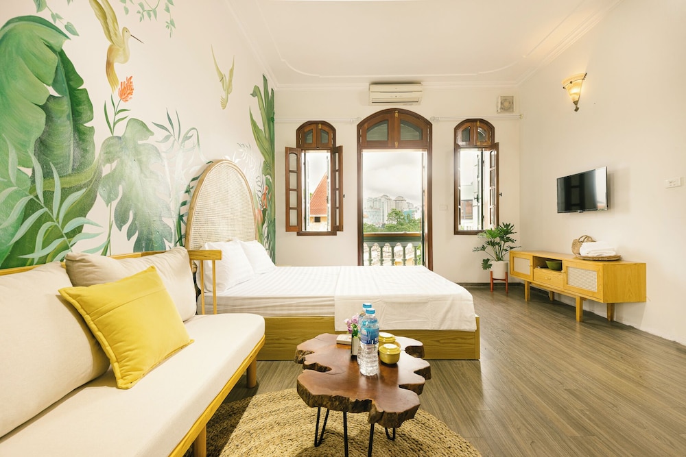 Superior Studio, Garden View
