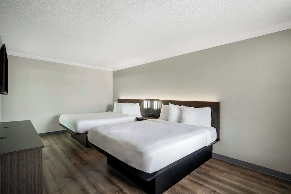 Deluxe Room, 2 Queen Beds, Accessible, Non Smoking - Photo 6