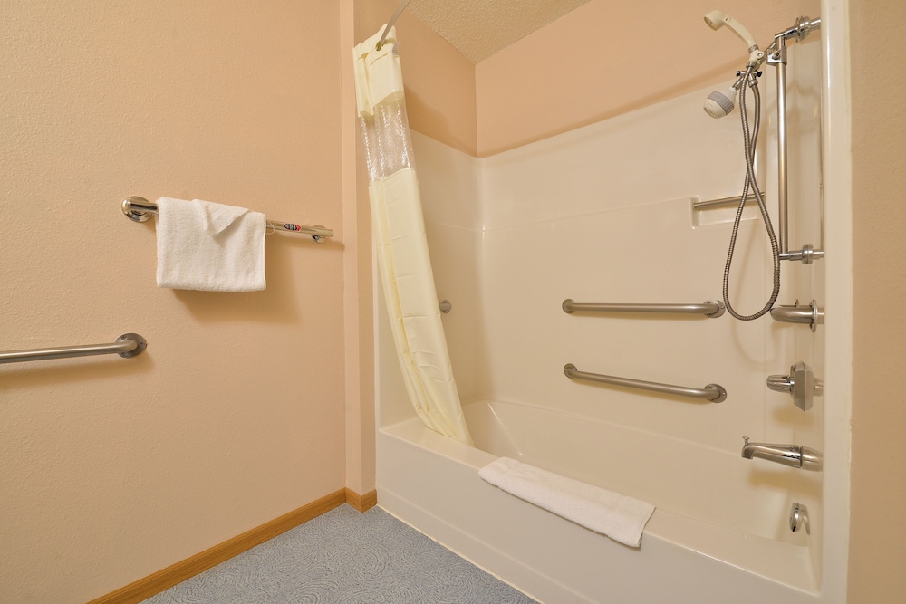 Suite, 1 King Bed, Accessible, Non Smoking - Photo 3