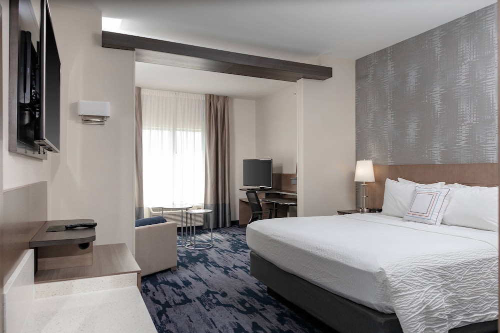 Studio Suite, 1 King Bed with Sofa bed (Mobility Accessible, Tub)