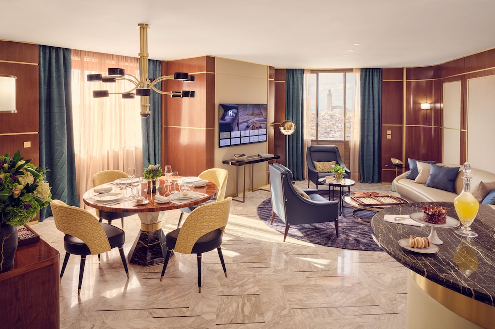 Executive Suite - Photo 1