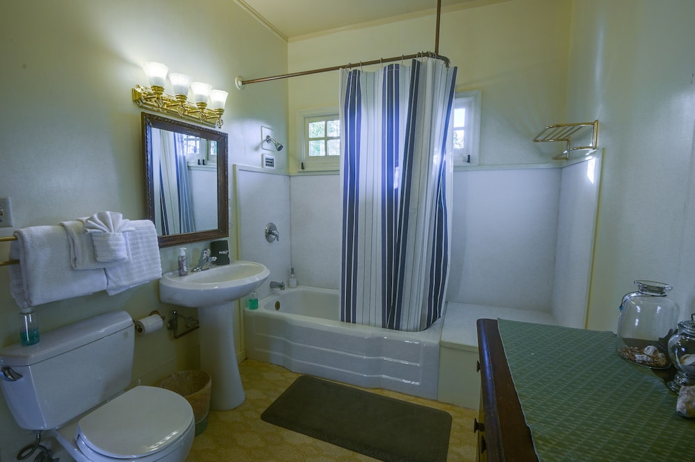 Romantic Double Room Single Use, Garden View photo 2