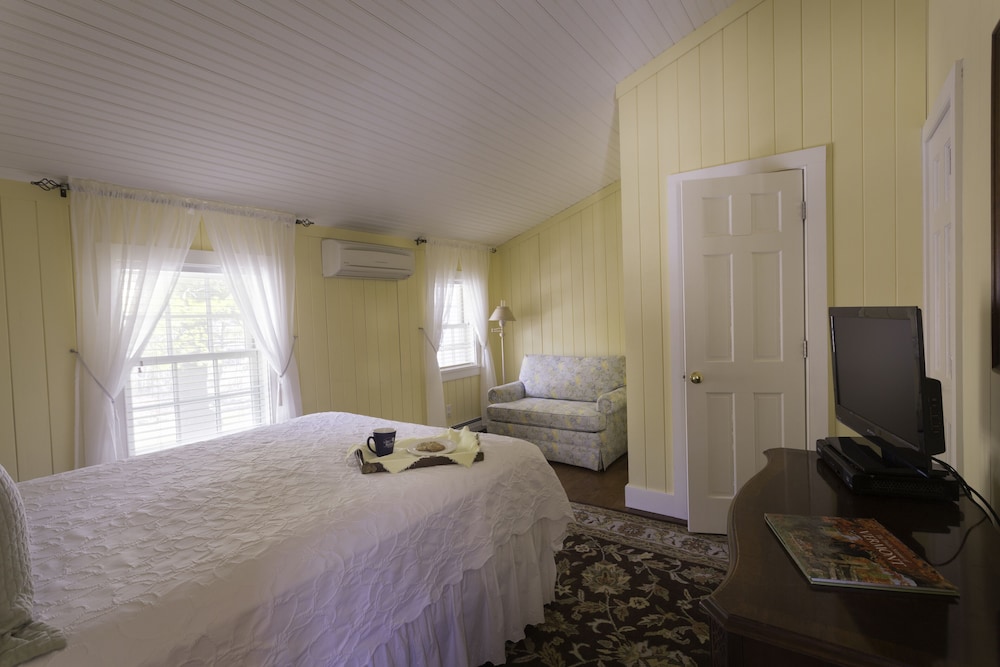 Classic Room (Sunflower)