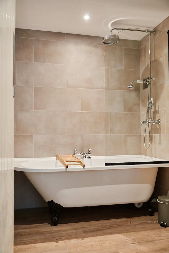 Deluxe Twin Room, Ensuite - Photo 5
