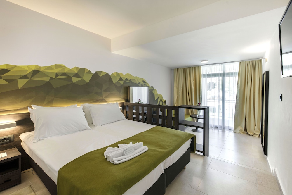 Superior Double Room, Balcony, Park View - Photo 3