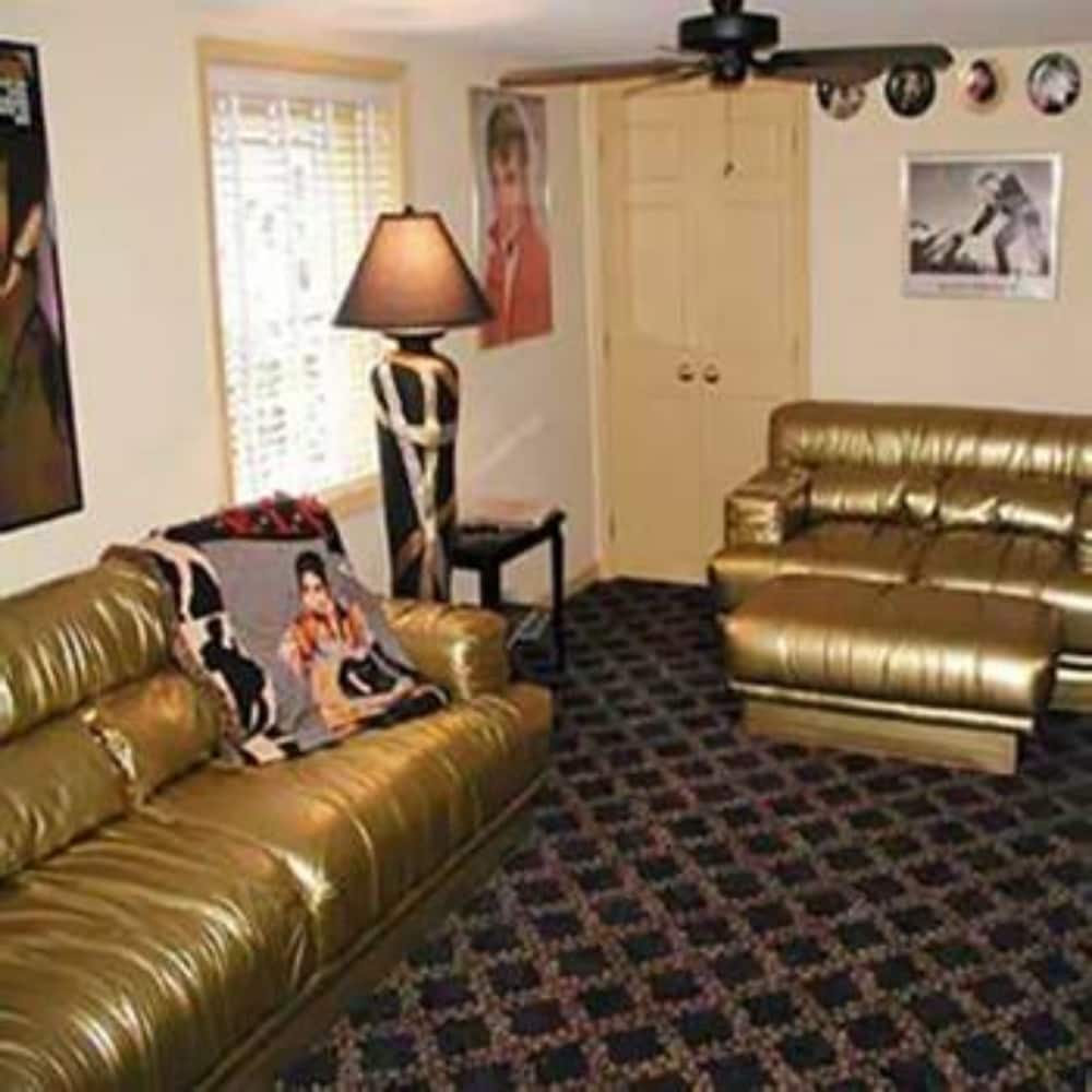 Standard Double Room, Ensuite (Elvis Suite)