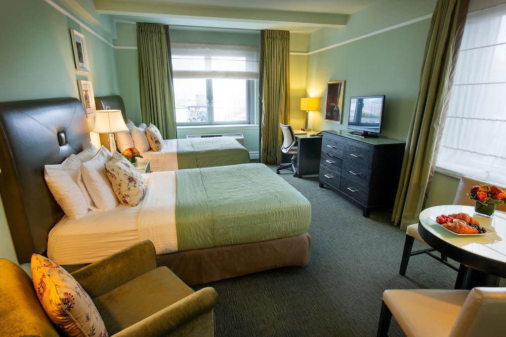 Studio, 2 Double Beds, Corner with City View photo 2