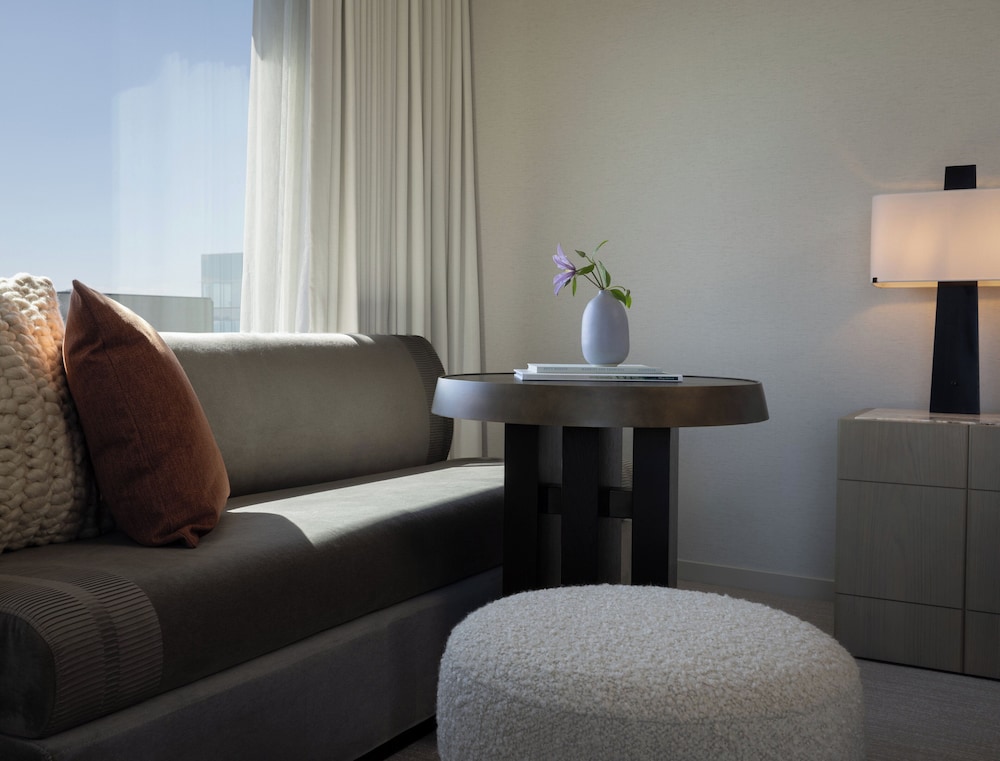 Premium Room, 1 King Bed, City View, Corner - Photo 1