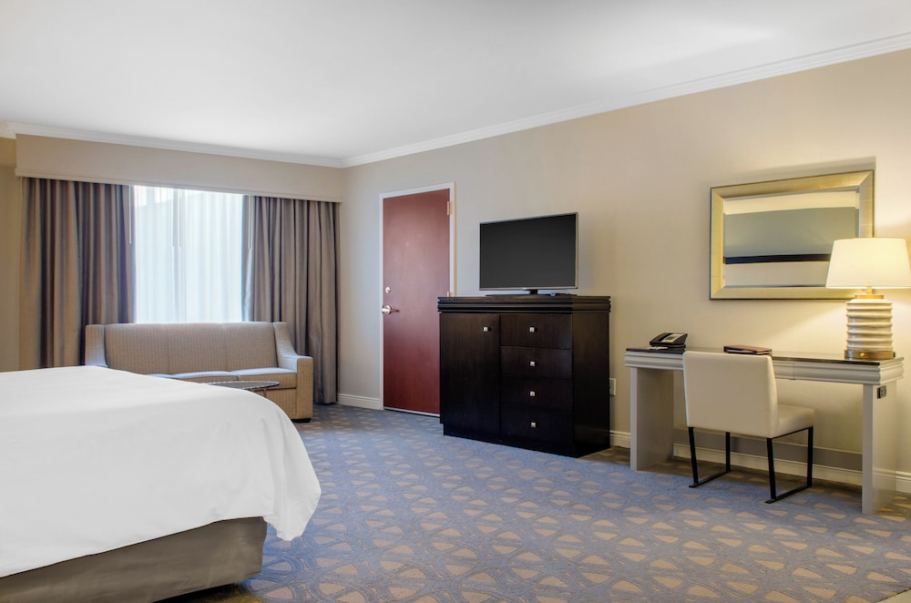 Executive Room, 1 King Bed (Premier) - Photo 4