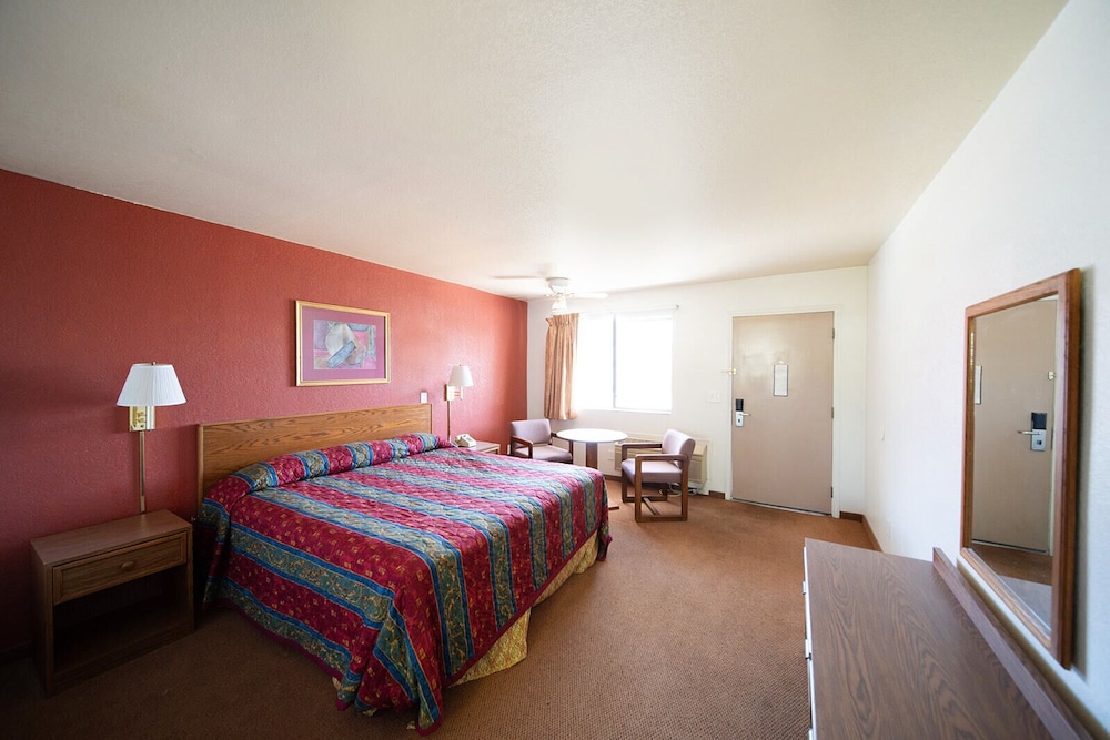 Studio Suite, 1 King Bed, Non Smoking photo 1
