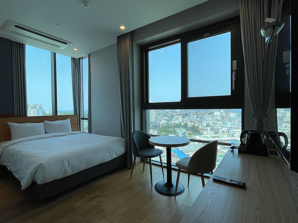 Randomly Assigned Room (Rooms and Bed types are randomly assigned upon check-in) photo 2
