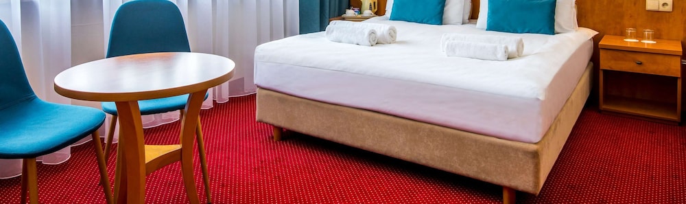 Standard Room, 1 King Bed, Non Smoking - Photo 7