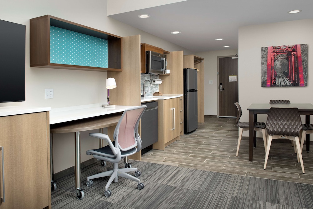 Suite, 1 King Bed, Accessible (Hearing) - Photo 1