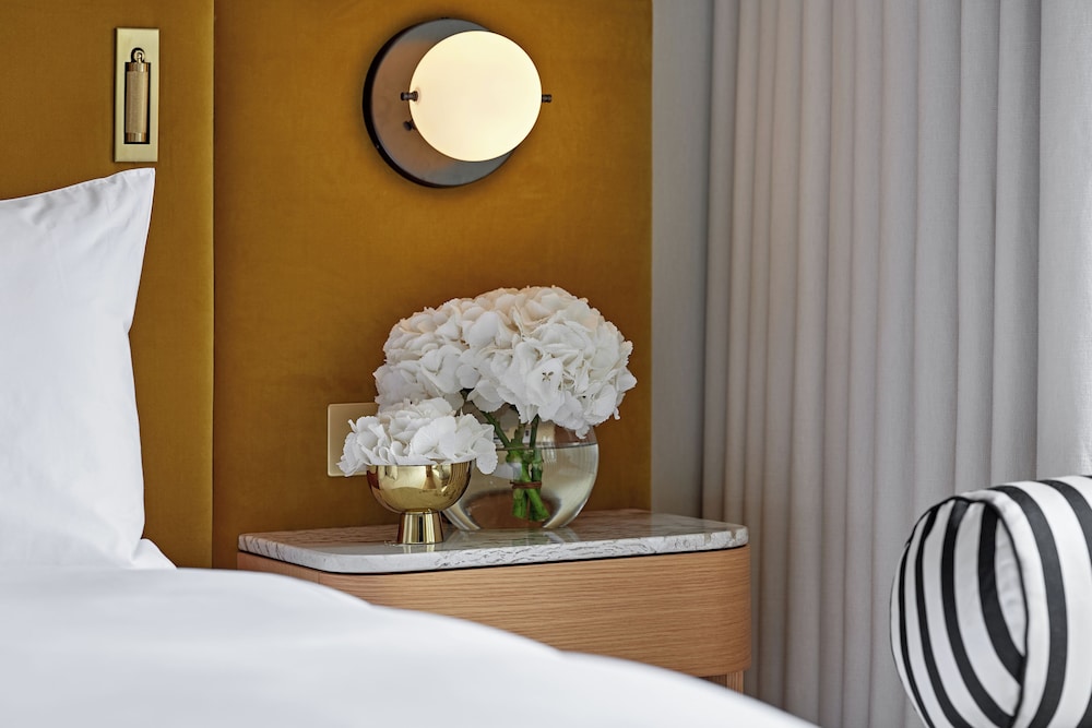 Suite, 1 King Bed (Newly Refurbed Coronation Suite) thumbnail 5