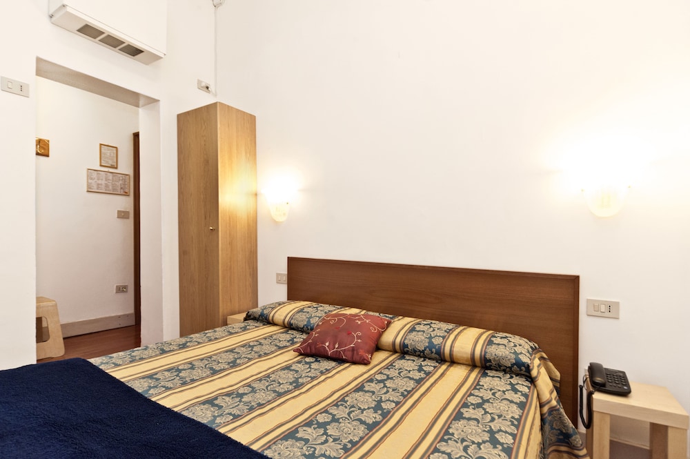 Standard Double or Twin Room photo 2