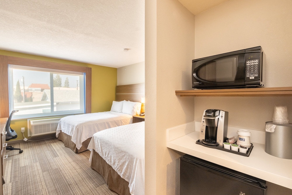 Standard Room, 2 Queen Beds, Accessible (Roll in Shower) - Photo 3