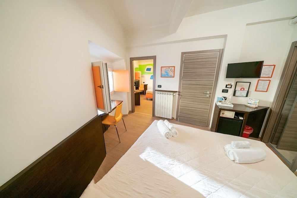 Quadruple Room - Photo 7