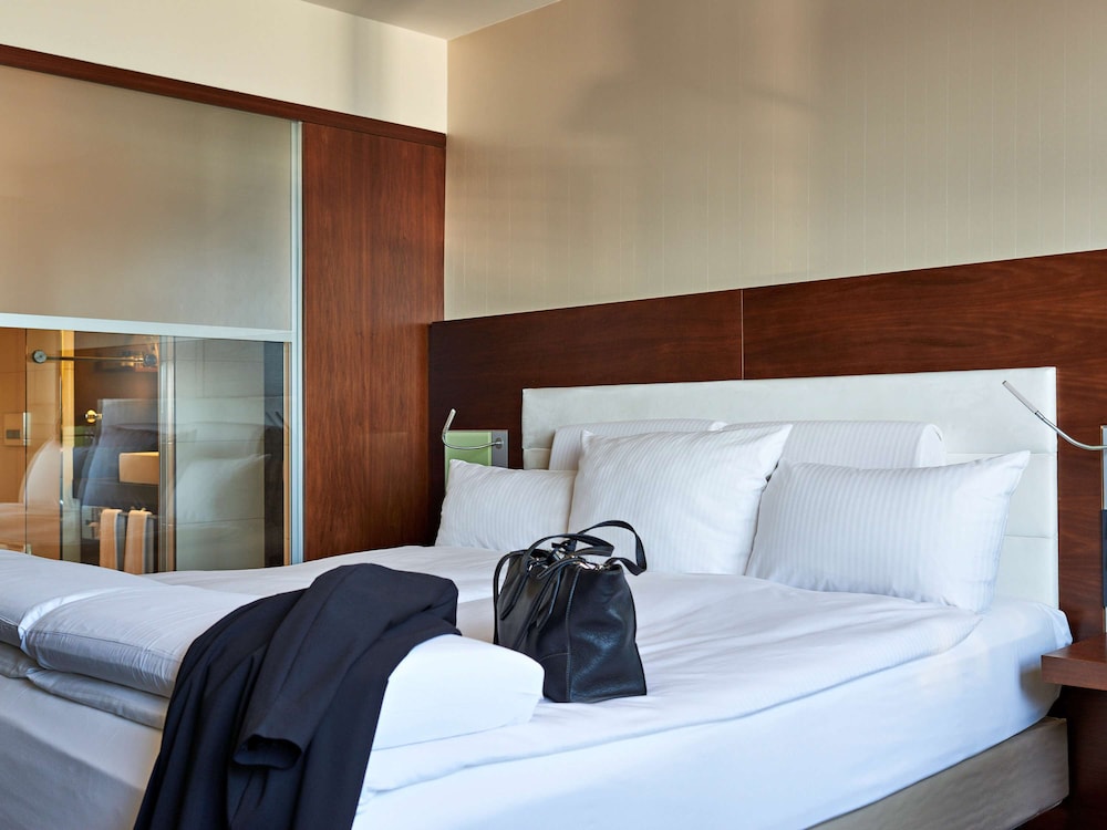 Deluxe Room, 1 King Bed (Domblick) - Photo 1