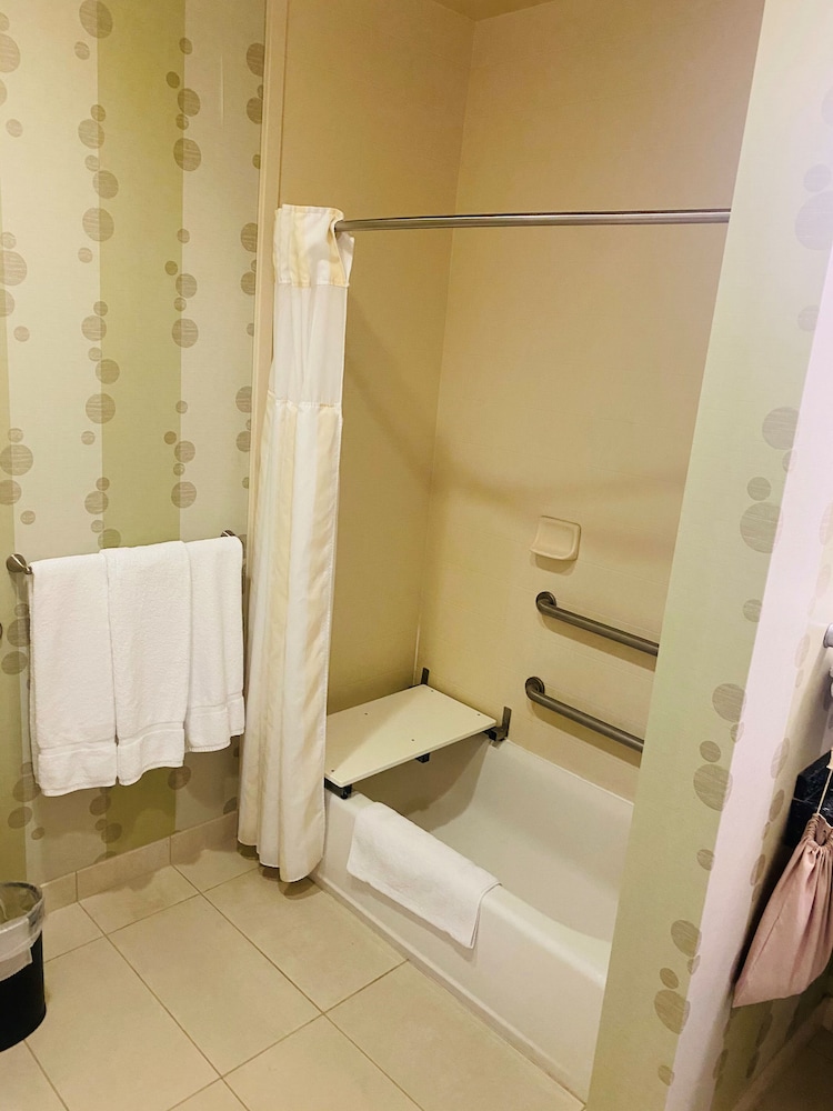Junior Suite, 2 Queen Beds, Accessible (Roll-In Shower) - Photo 7