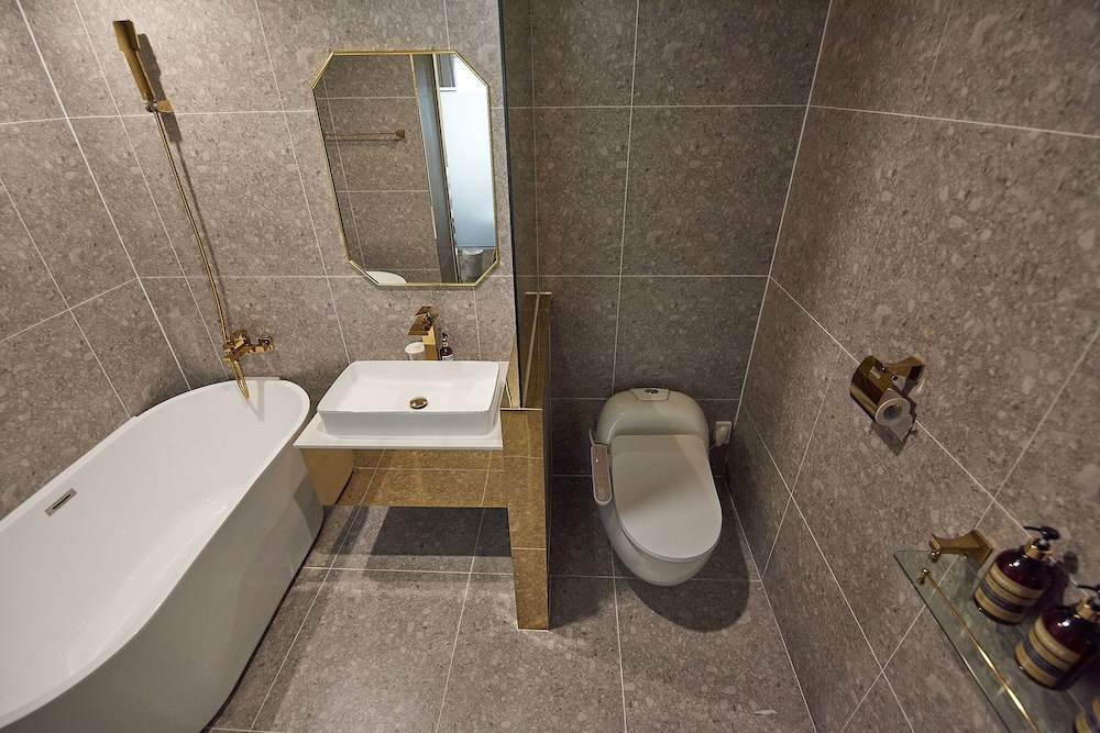 Standard Double Room - Photo 8