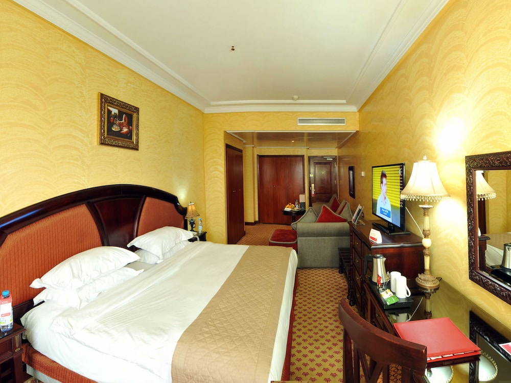 Superior Room, 1 King Bed, Non Smoking - Photo 6