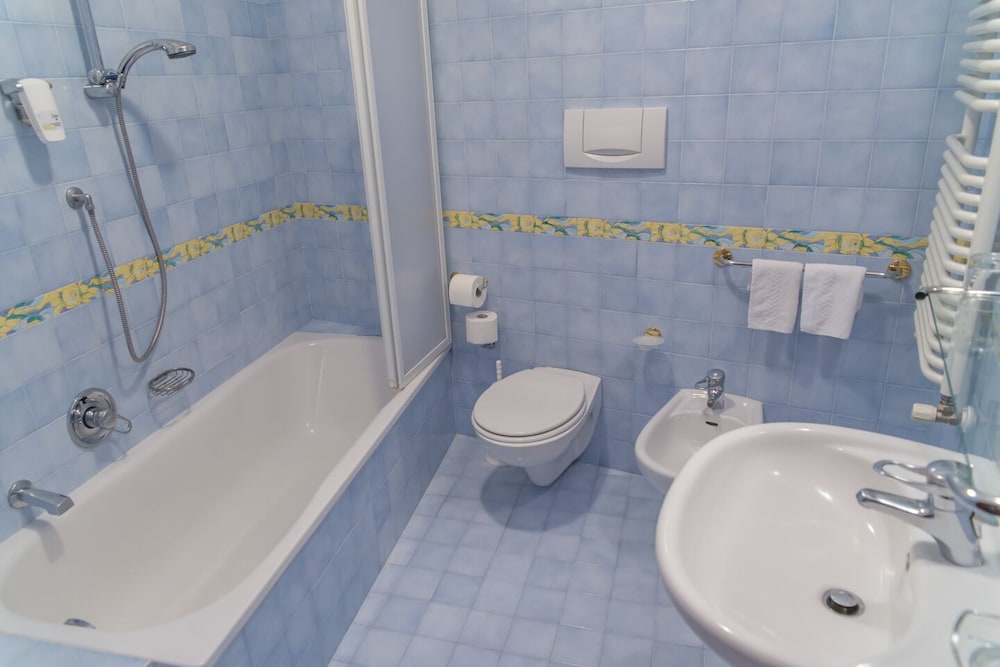 Superior Triple Room photo 3