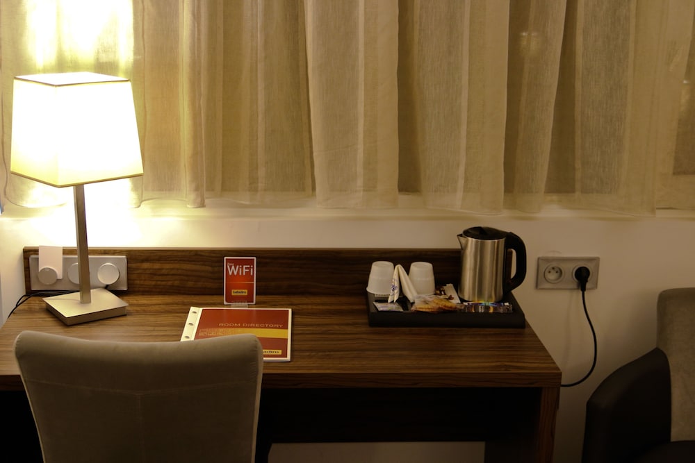 Standard Room, Multiple Beds - Photo 4