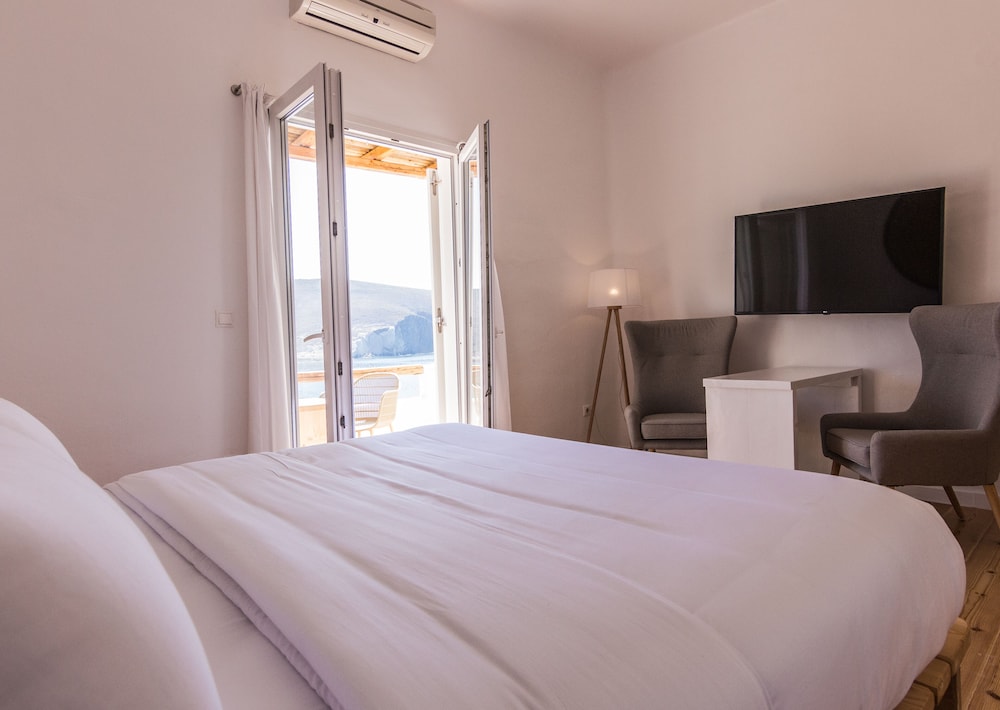 MANDRAKIA - Premium Suite Sea View