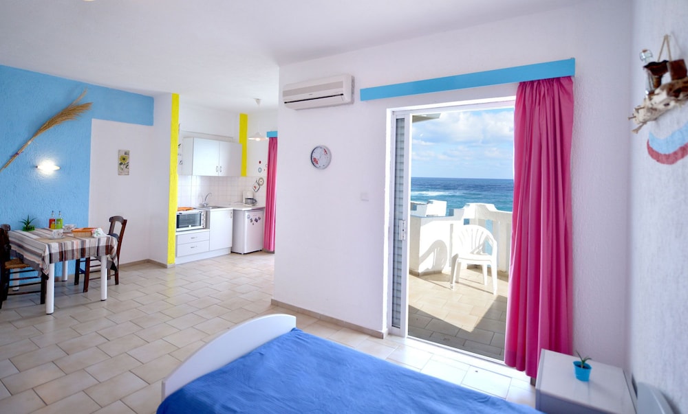 Studio, Sea View