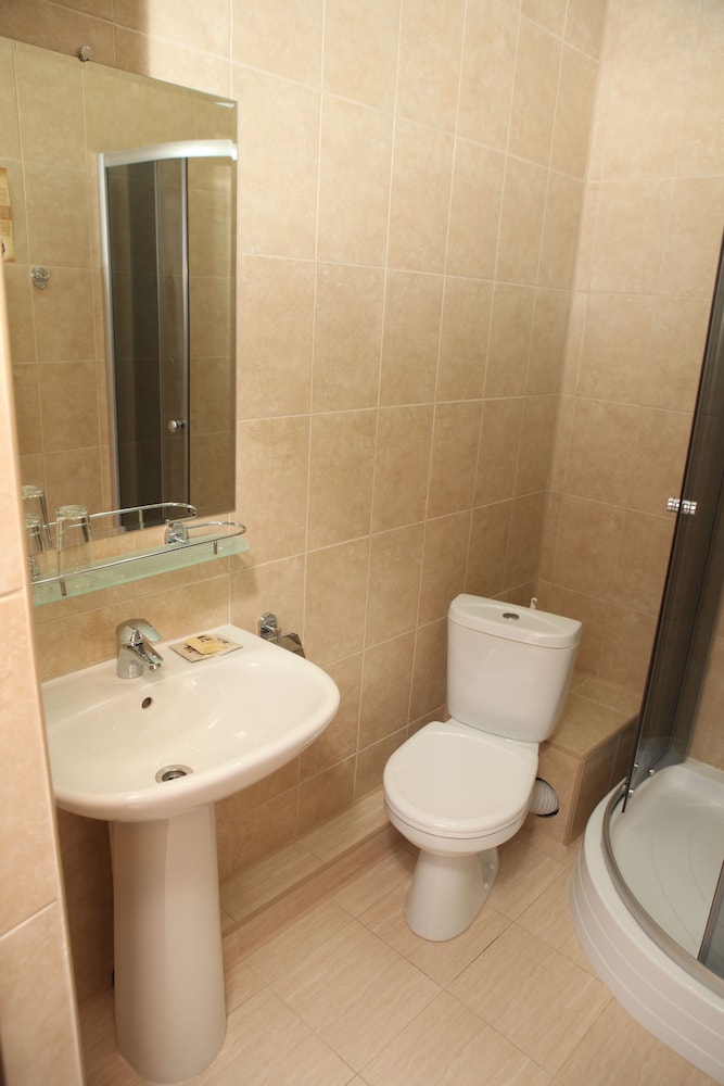 Basic Double or Twin Room photo 2