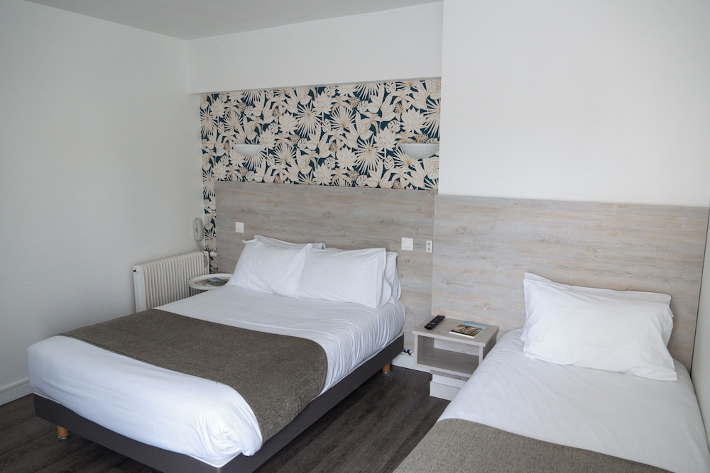 Standard Triple Room, Bathtub
