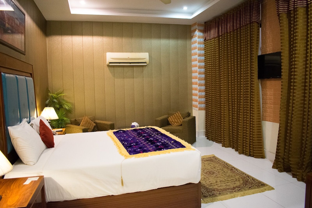 Deluxe Room - Photo 2