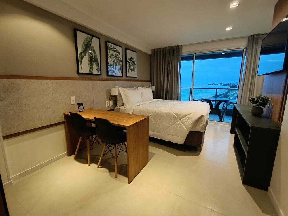 Superior Studio, 1 Queen Bed, Partial Sea View photo 2