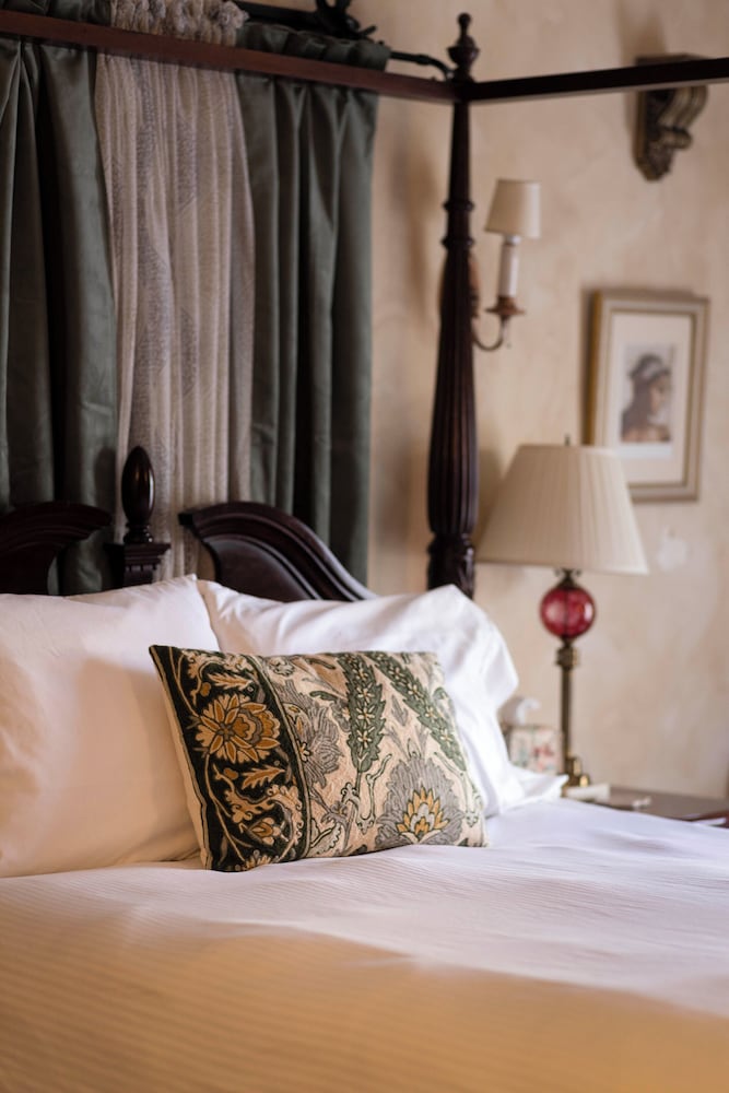 Deluxe Room, 1 Queen Bed
