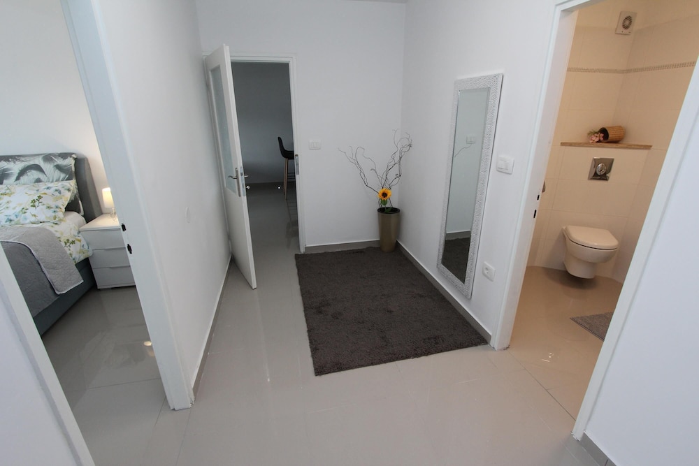Apartment, 2 Bedrooms - Photo 11