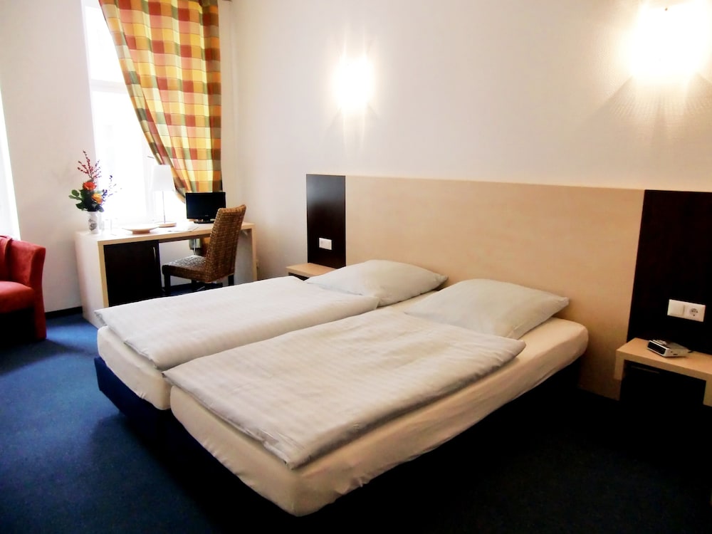 Standard Double Room, Ensuite photo 2