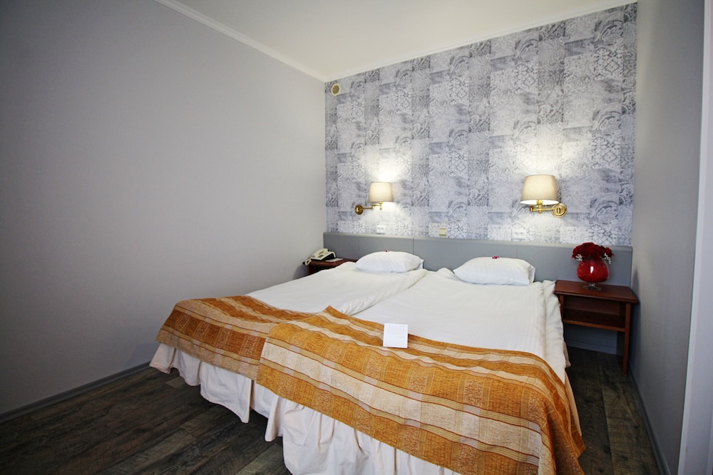 Double or Twin Room - Photo 12