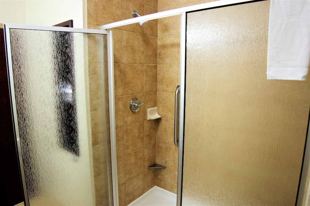 Room, 1 King Bed, Accessible - Photo 13