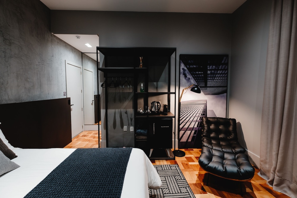Suite 01 - Photo 3
