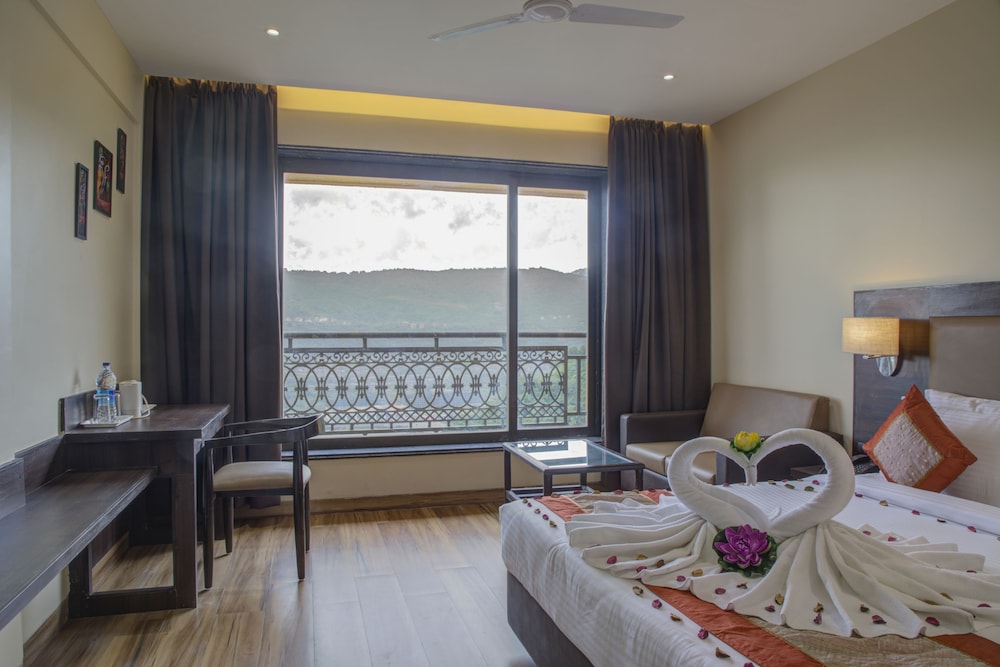 Deluxe Double Room, 1 Double Bed, Non Smoking - Photo 2