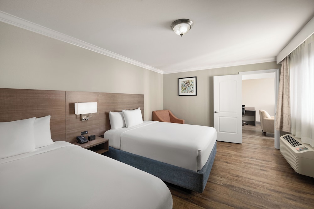 Suite, Multiple Beds, Non Smoking - Photo 2