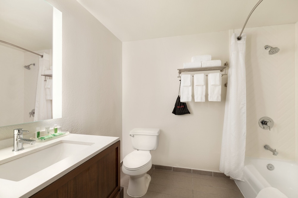Standard Room, 2 Double Beds, Accessible (Accessible Tub) - Photo 4