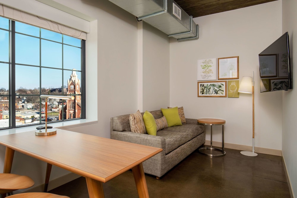 Suite, 1 Bedroom photo 2