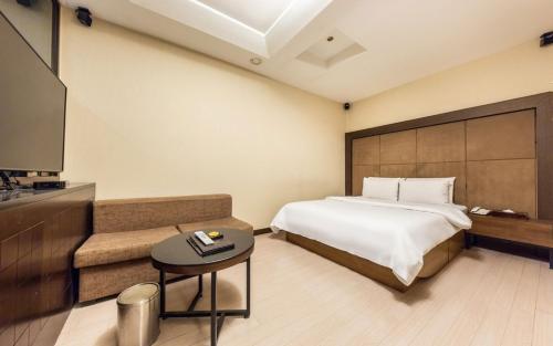 Standard Double Room - Photo 5